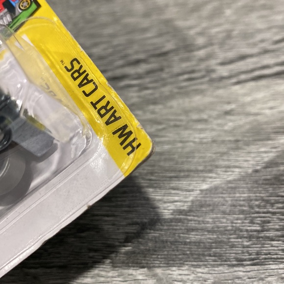 Hot Wheels | Art Cars #4 of 10 Cars: Fish’d & Chip’d - 1:64 Scale Die Cast - Picture 13 of 14